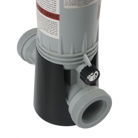 Chlorine feeder for swimming pool disinfection 